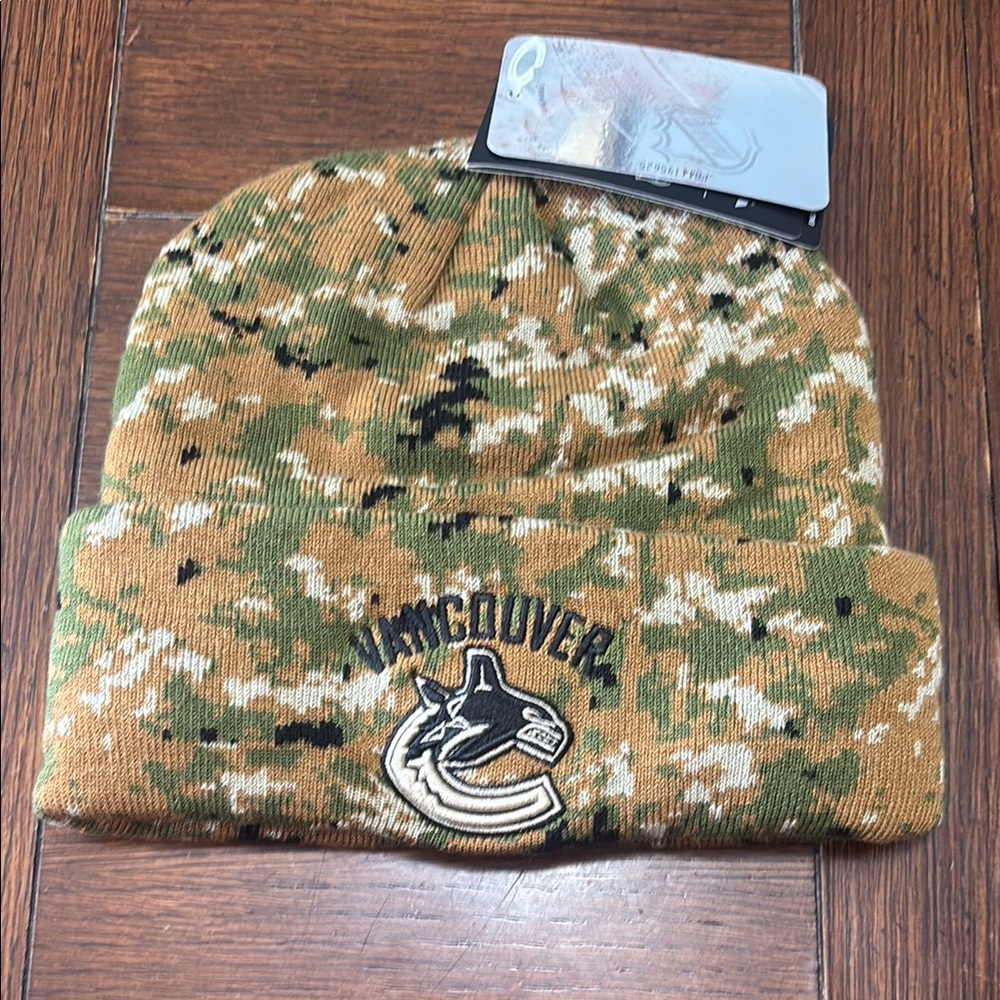 Fanatics  Authentic Pro Camo Vancouver Canucks Beanie